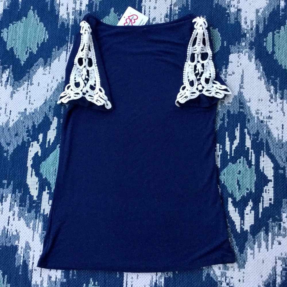 Women’s Small Embellished Sleeve Top NWT💙 - Picture 2 of 7